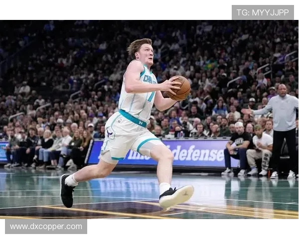 克尼佩尔称赞布克被低估中距离投篮能力尤为出众 克尼佩尔称赞布克被低估中距离投篮能力尤为出众